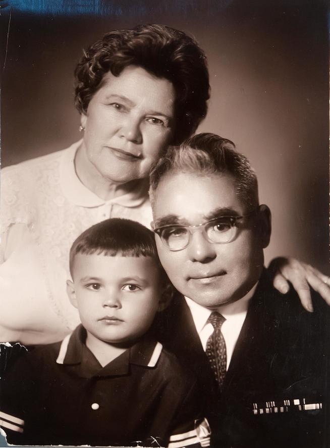 Фото. Юсупов Б.А. с женой и внуком Рустамом. 17 февраля 1968 года::Мемориальная коллекция. Юсупов Барий Абдуллович g2id35263