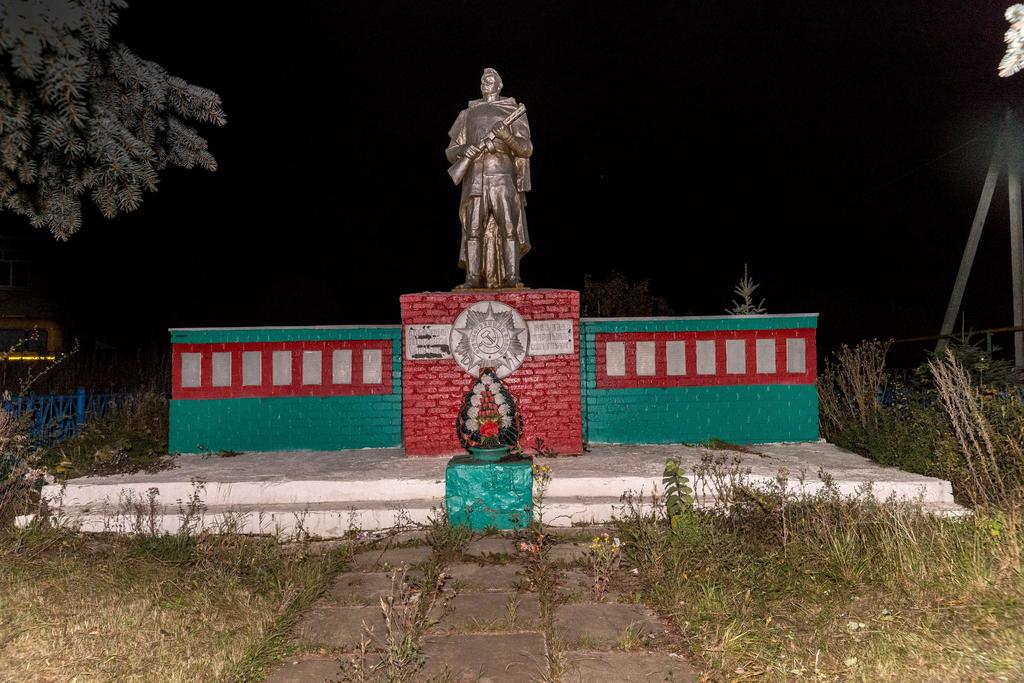 Фото №22337. Памятник солдату-защитнику, 2014 г., с. Старый  Иштеряк