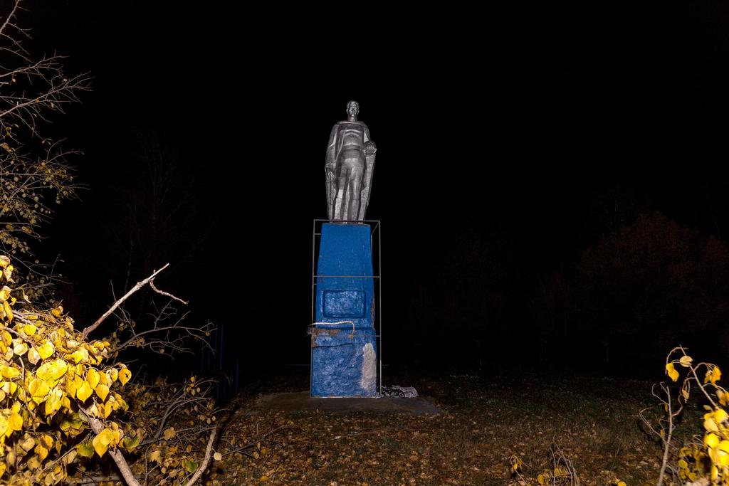 Фото №22349. Памятник солдату на территории Старокувакской СОШ