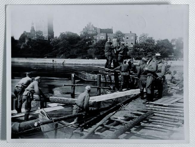 Фото. Строительство моста через реку Эльба. Чехия. 1945::МБУ «Рыбно-Слободский краеведческий музей» g2id8155