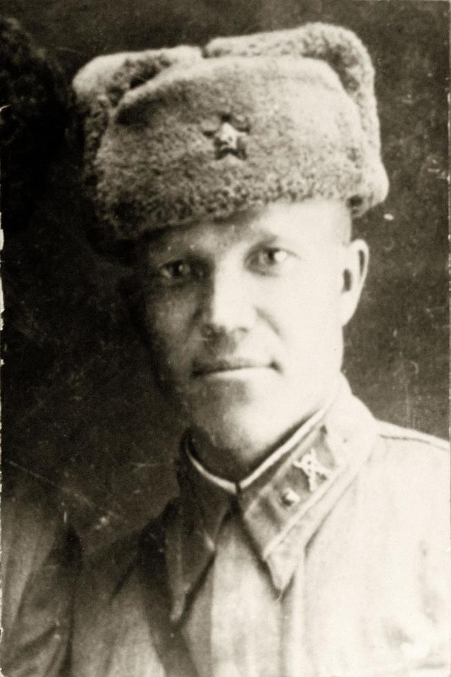 Фото. Пузырьков В.А. (1920-?), младший лейтенант. 1942 повтор::МБУ «Рыбно-Слободский краеведческий музей» g2id8299