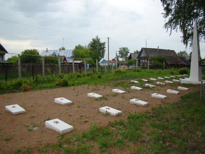 Воинские захоронения солдат-защитников, умерших от ран в эвакогоспитале №2785 г. Агрыз. 2014::Город Агрыз g2id101772