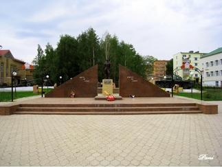 Мемориал с вечным огнем на площаде Победы. Агрыз. 2014::Город Агрыз g2id101778