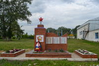 Обелиск, павшим в годы Великой Отечественной войны односельчанам. Дер.Иж – Бобья, Агрызский район. 2015 