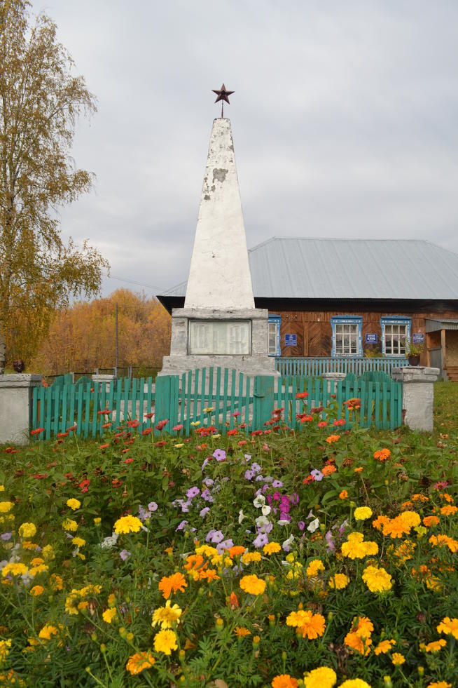 IMG_3961::Памятники g2id104010