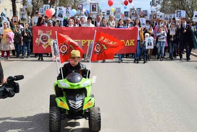 Бессмертный полк в Менделеевске. 9 мая 2017 года::Менделеевский район g2id107291