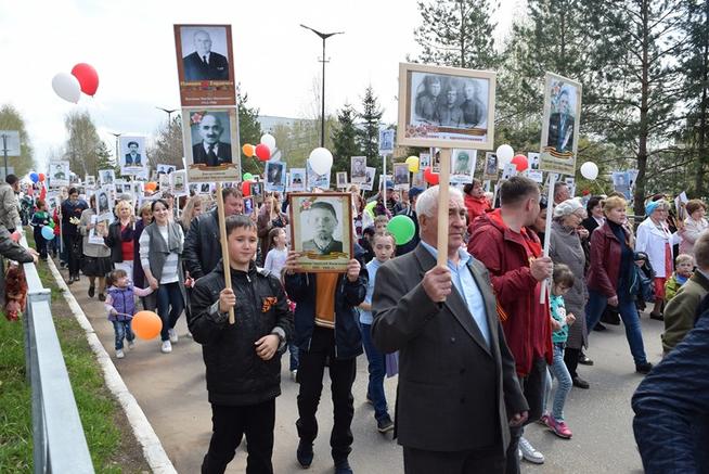 Бессмертный полк в Менделеевске. 9 мая 2017 года::Менделеевский район g2id107295