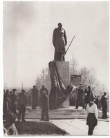 КП-1244. Открытие памятника Советскому солдату