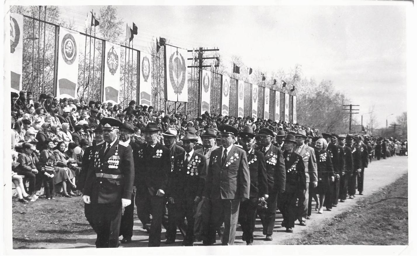 Автопробег zа мир без нацизма. Первое мая фнпр. Питер воскресенье. Большой театр москва 1945. Колонна участников.