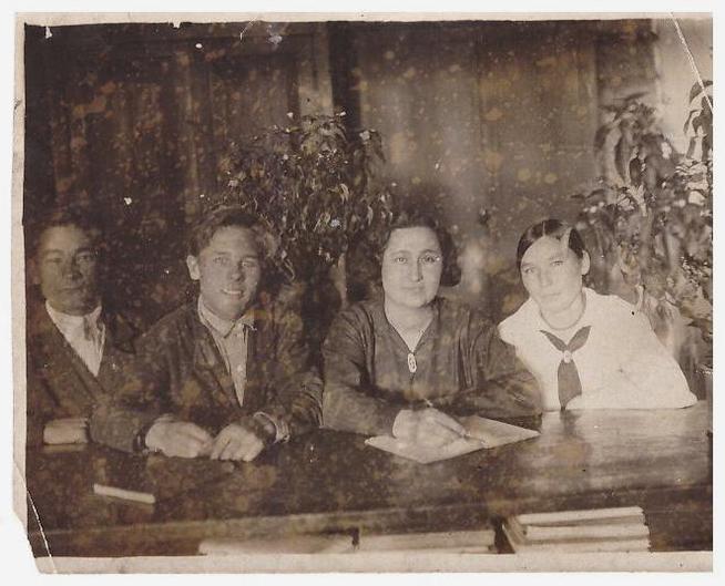 КП-2717. Члены бюро Кузкеевского комсомольского комитета. Мензелинск::Материалы, предоставленные Мензелинским музеем g2id107714