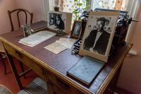 Фрагмент экспозиции. Письменный стол в кабинете Б.Пастернака. 2014