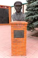 Мемориальный комплекс. Бюст Героя Советского Союза Кузьмина М.К. Апастово. 2014