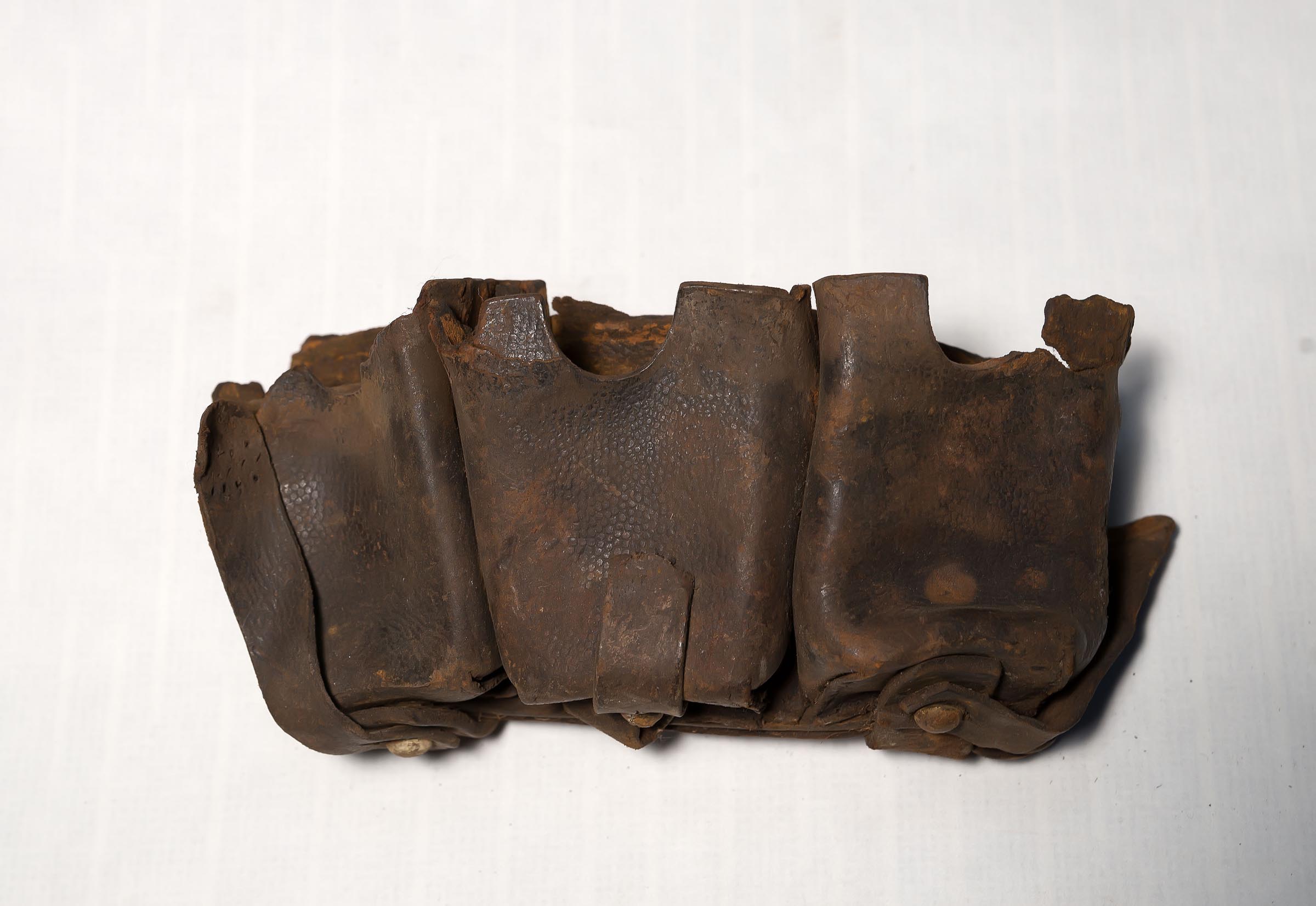 Патронная сумка. СССР. 1940-е годы. Кожа::Музей боевой и трудовой славы Эксплуатационного локомативного депо ст. Агрыз g2id23431