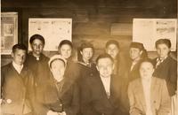 Фото. Даутов М.И. - директор неполной средней школы с.Исенбаево с активистами школы. 1947-1948 