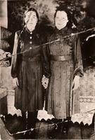 Фото. Тямановой Н.П. (слева) с подругой. 1950-е 
