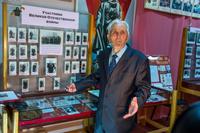 Директор музея Г.Г.Галиев ведет экскурсию. 2014