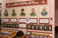 Стенд с портретами Героев Советского Союза, уроженцами Балтасинского района. Худ. В.Ефимов  