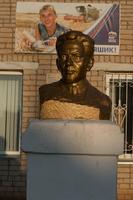 Бюст Нур Баяна