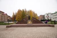 Мемориал с вечным огнем на площаде Победы. Агрыз. 2014