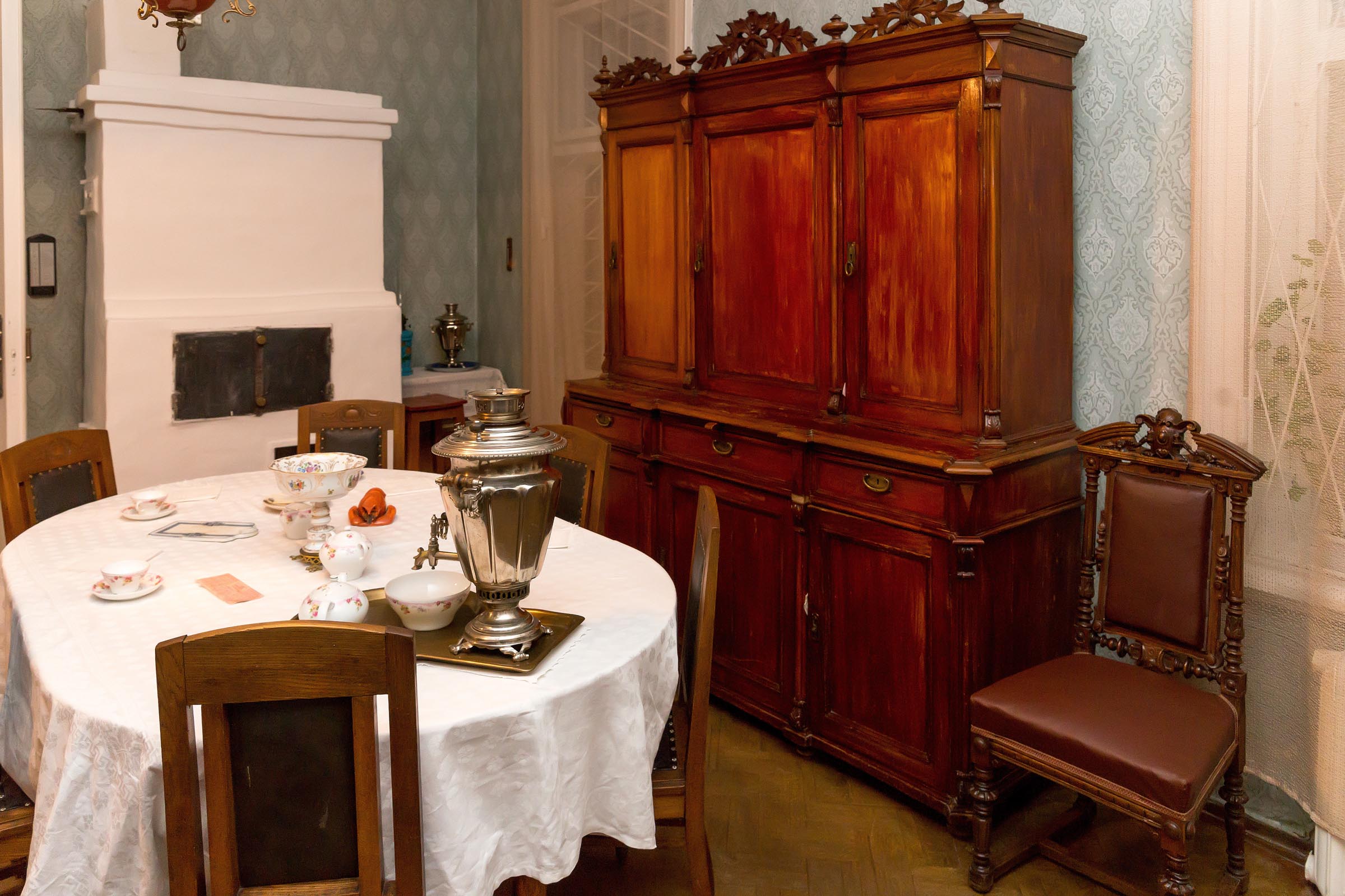 Дом-музей академика а. Дом музей академиков арбузовых казань. Арбузовых. Музей арбузова в казани. Дом музей арбузовых сад казань.