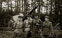 Фото.Ржевский Е.В.(2-ой слева) с боевыми товарищами.Чехословакия. 1945