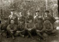 Фото Копырин М.А. (2-ой ряд 1-ый справа) с боевыми товарищами. 1940-е