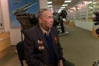 Фото. Яковлев Н.Г. - ветеран Великой Отечественной войны дает интервью в музее истории ОАО 