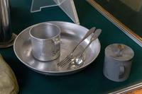 Чашки, ложки, вилки, тарелки, кружки- продукция завода № 22 в 1941-1945. Алюминий
