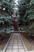 Бюст. Горбунов С.П.( 1902-1933)- директор Московского авиационного завода № 22, носящего с 1933 имя Горбунова. 2014