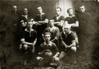 Фото. Футбольная команда- победитель первенства города по многоборью. 1928.В.Я.Данилов (2ряд в центре)