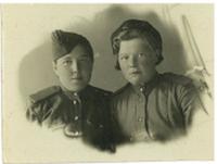 Хлюпина Е.П. слева. 1944г