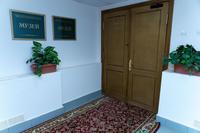 Таблички перед входом в Музей истории прокуратуры Республики Татарстан. 2014