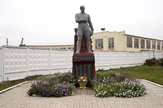 Памятник работникам локомотивного депо, павшим смертью храбрых в годы Великой Отечественной войны 1941-1945 гг. Агрыз. 2014::Агрызский район g2id23459