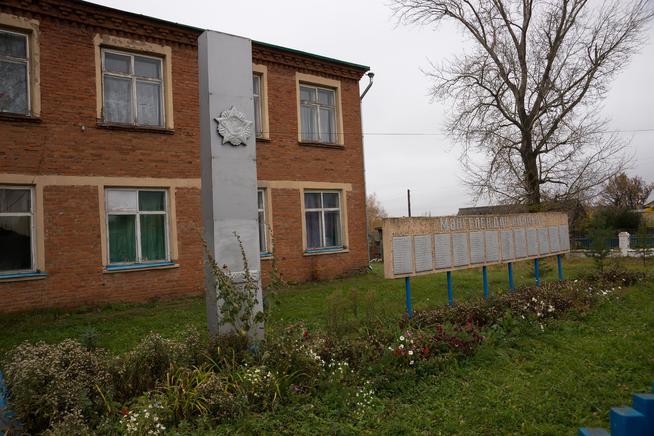 Стела павшим в годы Великой Отечественной войны односельчанам. дер.Исенбаево, Агрызский район. 2014::Агрызский район g2id23503