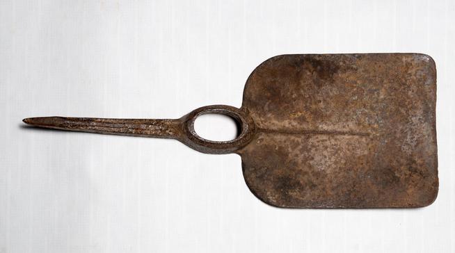 Мотыга - лопата для рытья окопов и ломки камней. 1941-1945 годы. Металл::Музей истории и культурного наследия Агрызского муниципального района РТ g2id34040