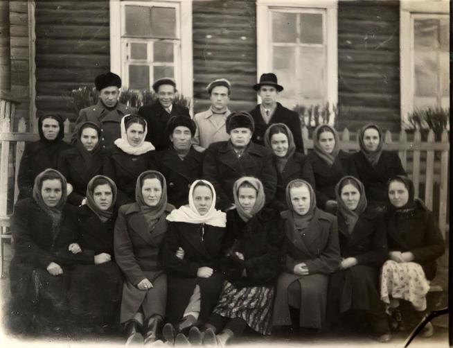  Фото. Учителя средней школы села Исенбаево. 1950-е годы::Музей истории села Исенбаево  g2id23667