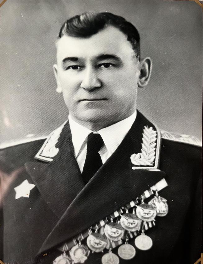 Фото. Булатов Ф.Г. (1902-1986) - генерал-майор. 1980-е годы::МБУ «Азнакаевский краеведческий музей» g2id34178