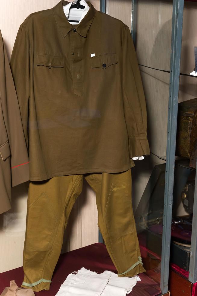 Гимнастерка и галифе генерал-майора Адгамова А.М. – участника Великой Отечественной войны. 1950-е. Ткань.::МБУК «Централизованная музейная система «Аксубаевский краеведческий музей» g2id24474