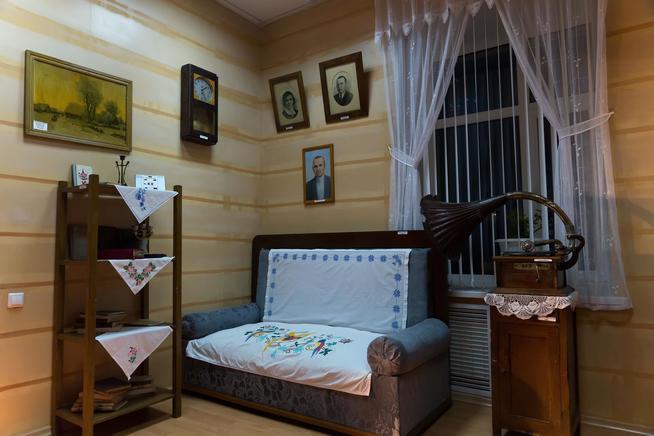 Фрагмент экспозиции Аксубаевского краеведческого музея, посвященный чувашскому писателю Еллиеву Е.В. 2014::МБУК «Централизованная музейная система «Аксубаевский краеведческий музей» g2id24518