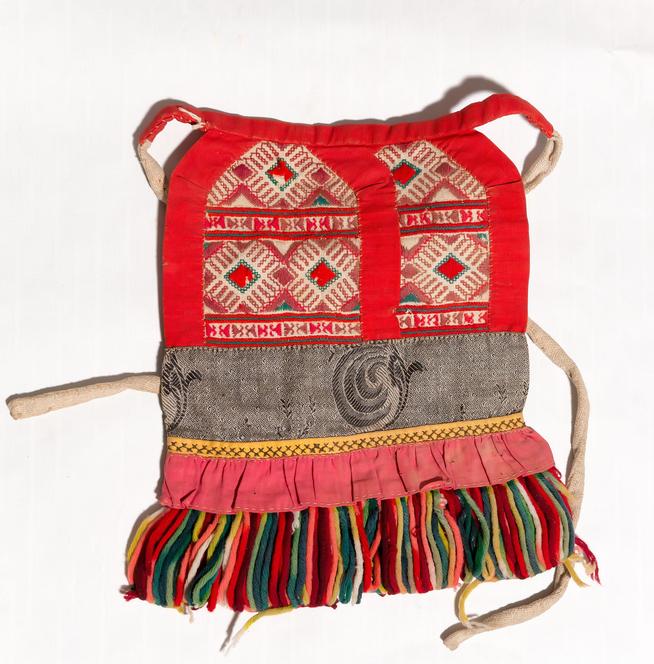 «Сара» - элемент женского чувашского национального костюма Тямановой Н.П. 1940-е. Ткань::Дом-музей Хасана Туфана g2id24646