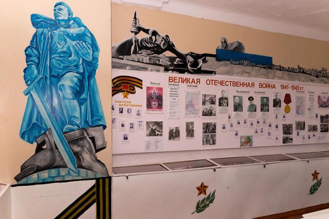 Фрагмент экспозиции Комнаты Боевой Славы Аксубаевского лицея, посвященный участникам Великой Отечественной войны. 2014::МБОУ «Аксубаевский лицей» Аксубаевского муниципального района РТ - «Школа - центр компетенции в электронном образовании» g2id40688