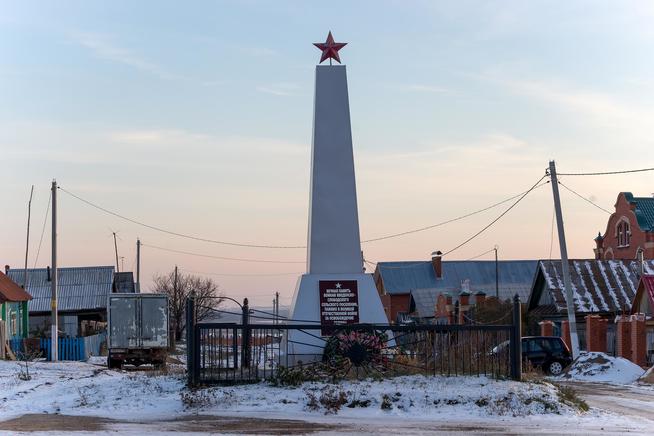 Обелиск павшим в Великой Отечественной войне  воинам. с. Введенская слоблда. 2014::Зеленодольский район g2id38024