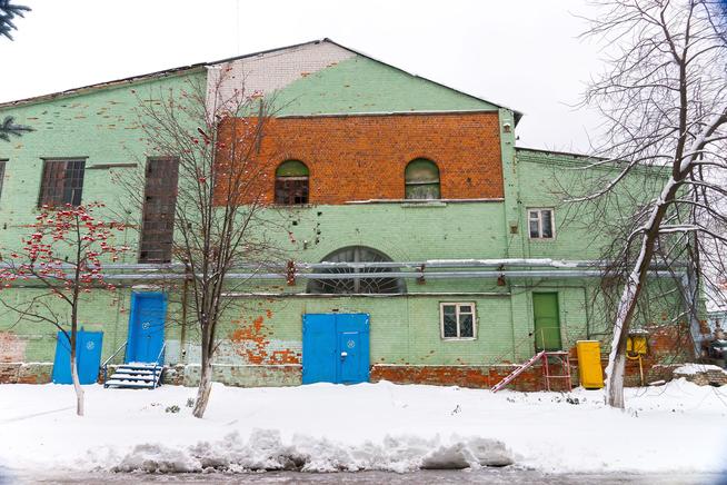 Корпус на территории завода, в котором производили продукцию в 1941-1945. 2014::Завод «Позис» g2id33688