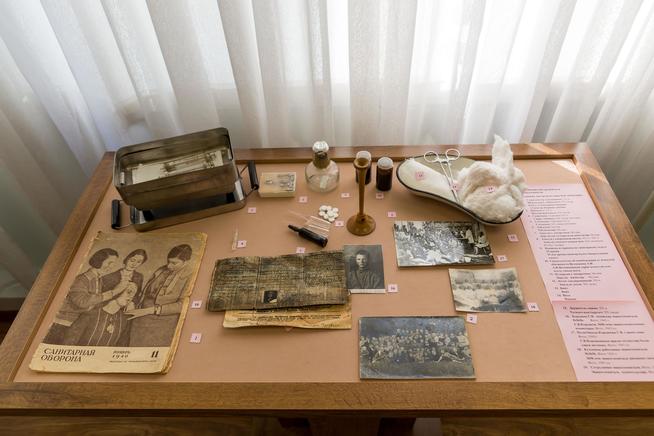 Витрина с материалами по эвакогоспиталю № 3656 в Музее историко-культурного наследия. 2014::Музей историко-культурного наследия g2id12778