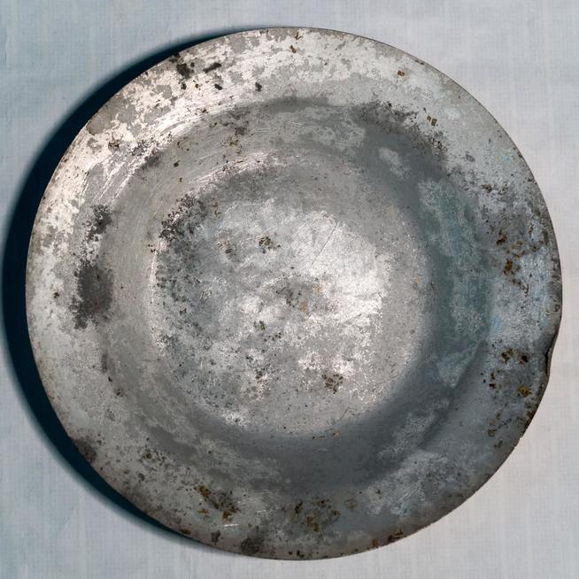 Тарелка алюминиевая. Выпускалась на заводе им А.М.Горького в 1941-1945::Музей боевой и трудовой славы ОАО «Зеленодольский завод им. А.М.Горького» g2id13718