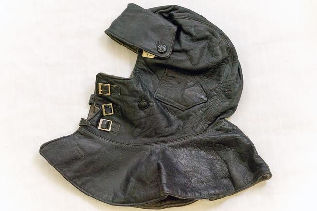 Подшлемник танкиста. СССР. 1940-е. Кожа::Музей боевой и трудовой славы ОАО «Зеленодольский завод им. А.М.Горького» g2id13802