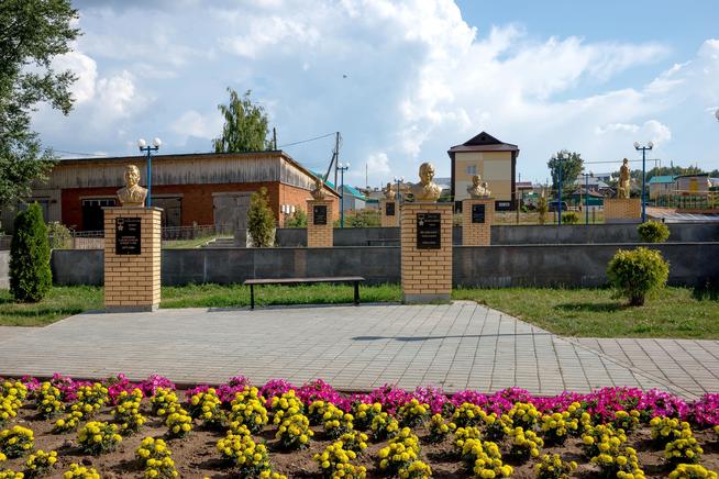 Парк Победы. Аллея Славы. пгт Балтаси. 2014::Балтасинский район g2id1327