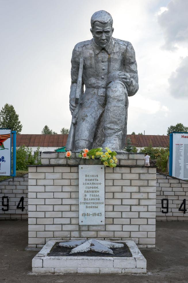 Памятник павшим землякам в годы Великой Отечественной войны. с. Малые Лызи. Балтасинский муниципальный район. 2014::Балтасинский район g2id1443
