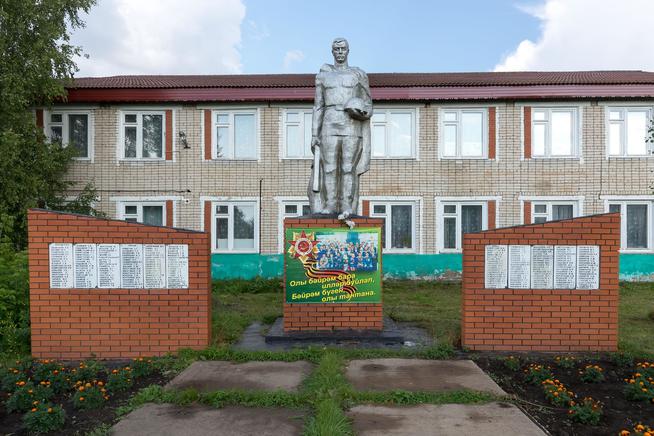  Памятник павшим солдатам. д. Карадуван. Балтасинский муниципальный район. 2014::Балтасинский район g2id1475