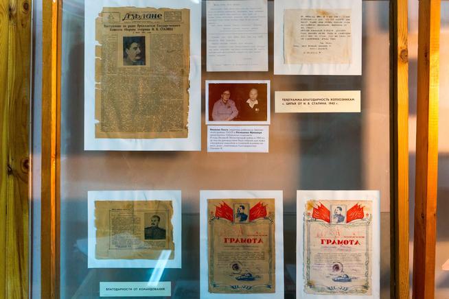 Стенд с фото и информацией о тружениках тыла. 2014 ::МБУ «Краеведческий музей «Дружбы народов» с. Ципья g2id2949
